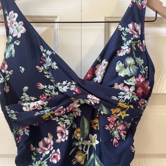 Niptuck Floral Ruched Criscross One piece Women’s size 6 - Picture 2 of 10